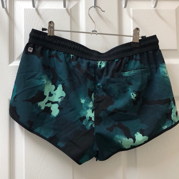 LIKE NEW! Fabletics Carrie Short - Picture 5 of 12